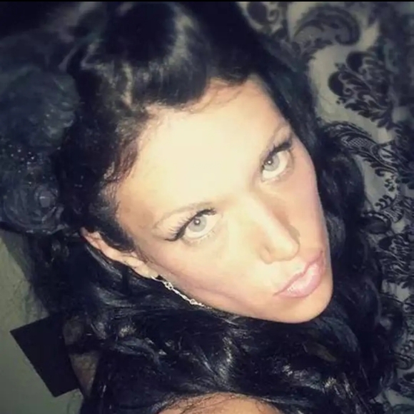 Meet your Posher, Danielle - Picture 2 of 4